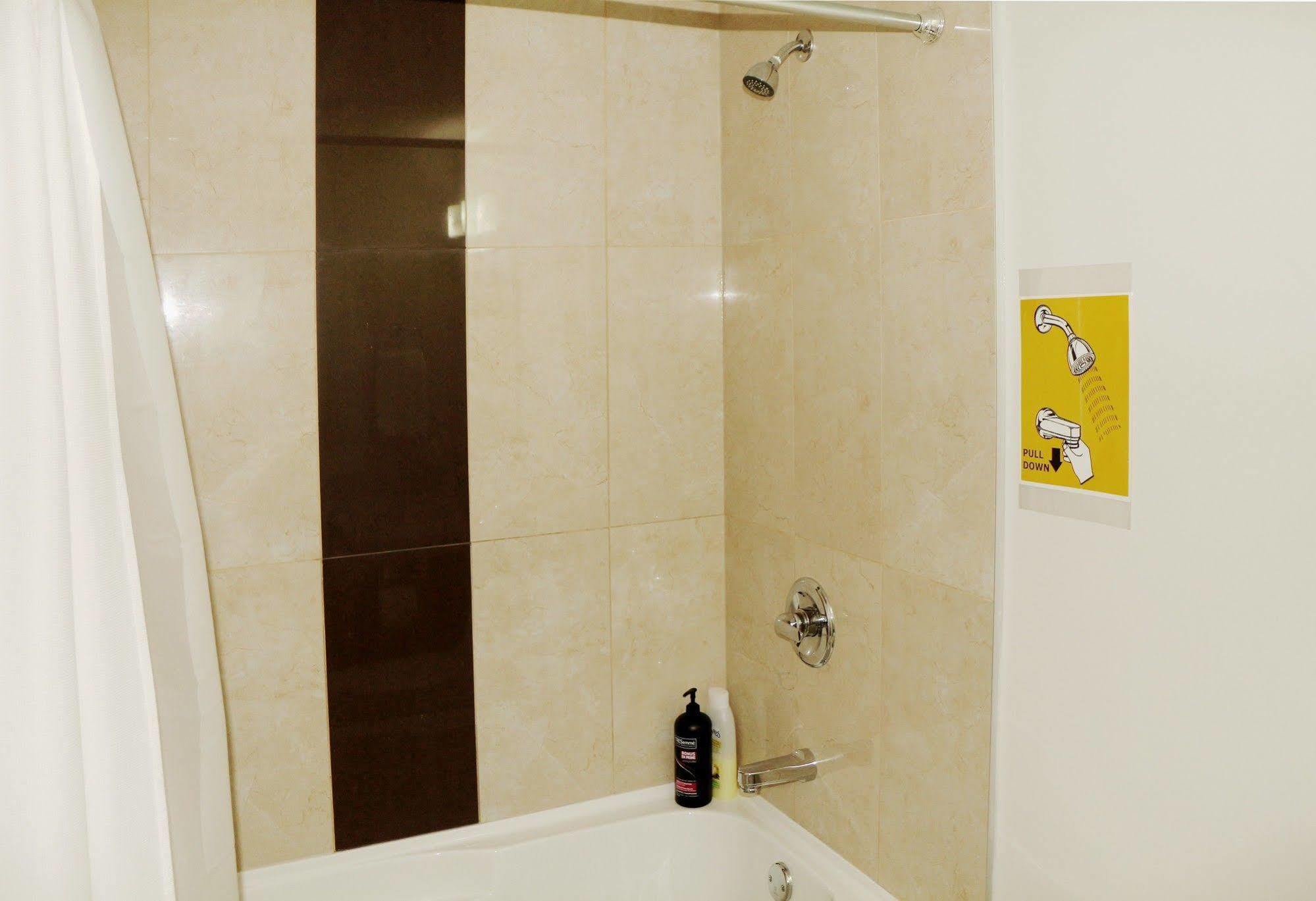 Ritchie B&B Edmonton Bagian luar foto