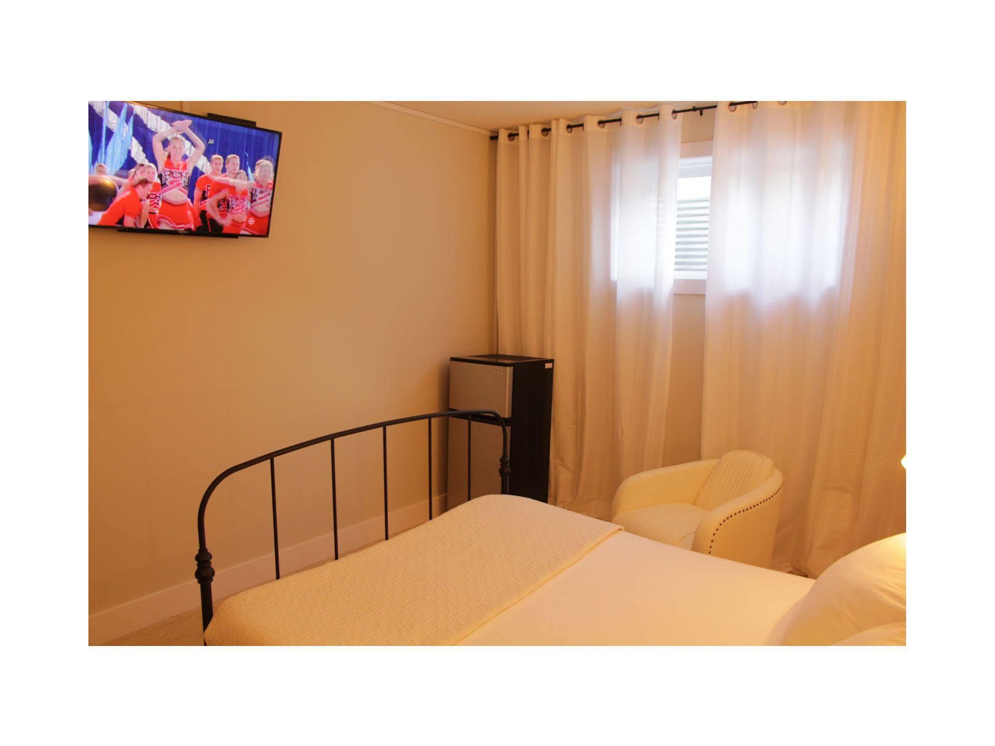 Ritchie B&B Edmonton Bagian luar foto