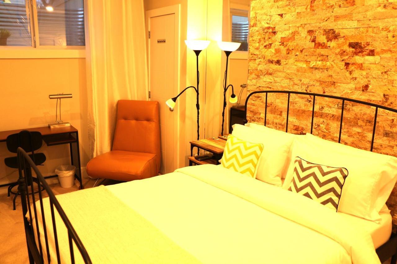 Ritchie B&B Edmonton Bagian luar foto